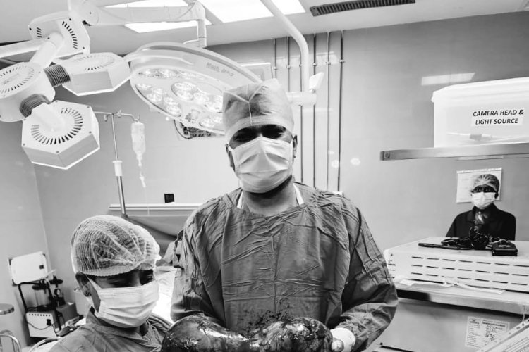 AINU Doctors Successfully Remove a Rare Dumbbell-shaped Giant Testis Tumor in a Kidney Transplant Recipient