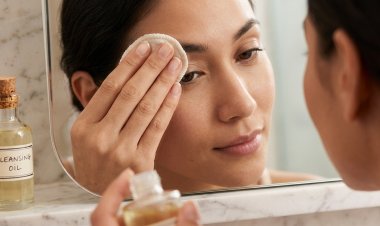 MAKE-UP REMOVAL â€“ AN ESSENTIAL NIGHTTIME RITUAL